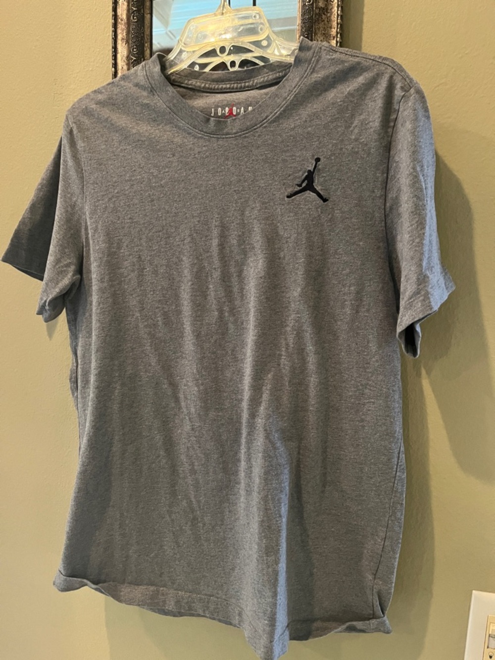 Men’s JORDAN Gray Short-Sleeve Crewneck T-Shirt with Jumpman Logo
